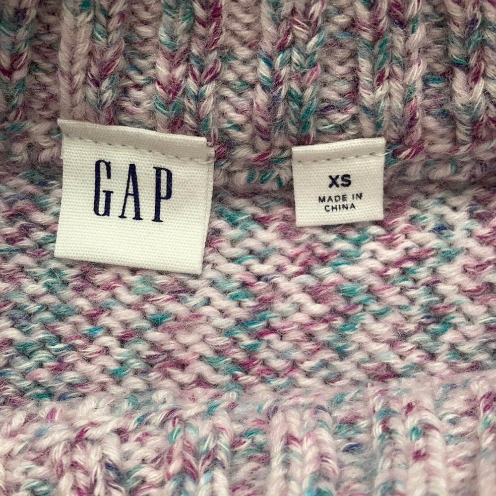 GAP Sweater - Picture 3 of 5